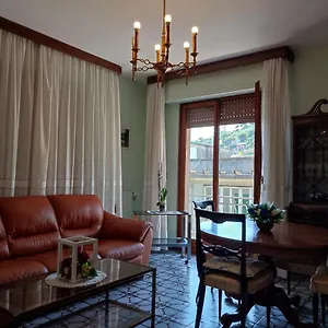 La Casa Di Yuri - Free Private Parking & Air Conditioning Apartment